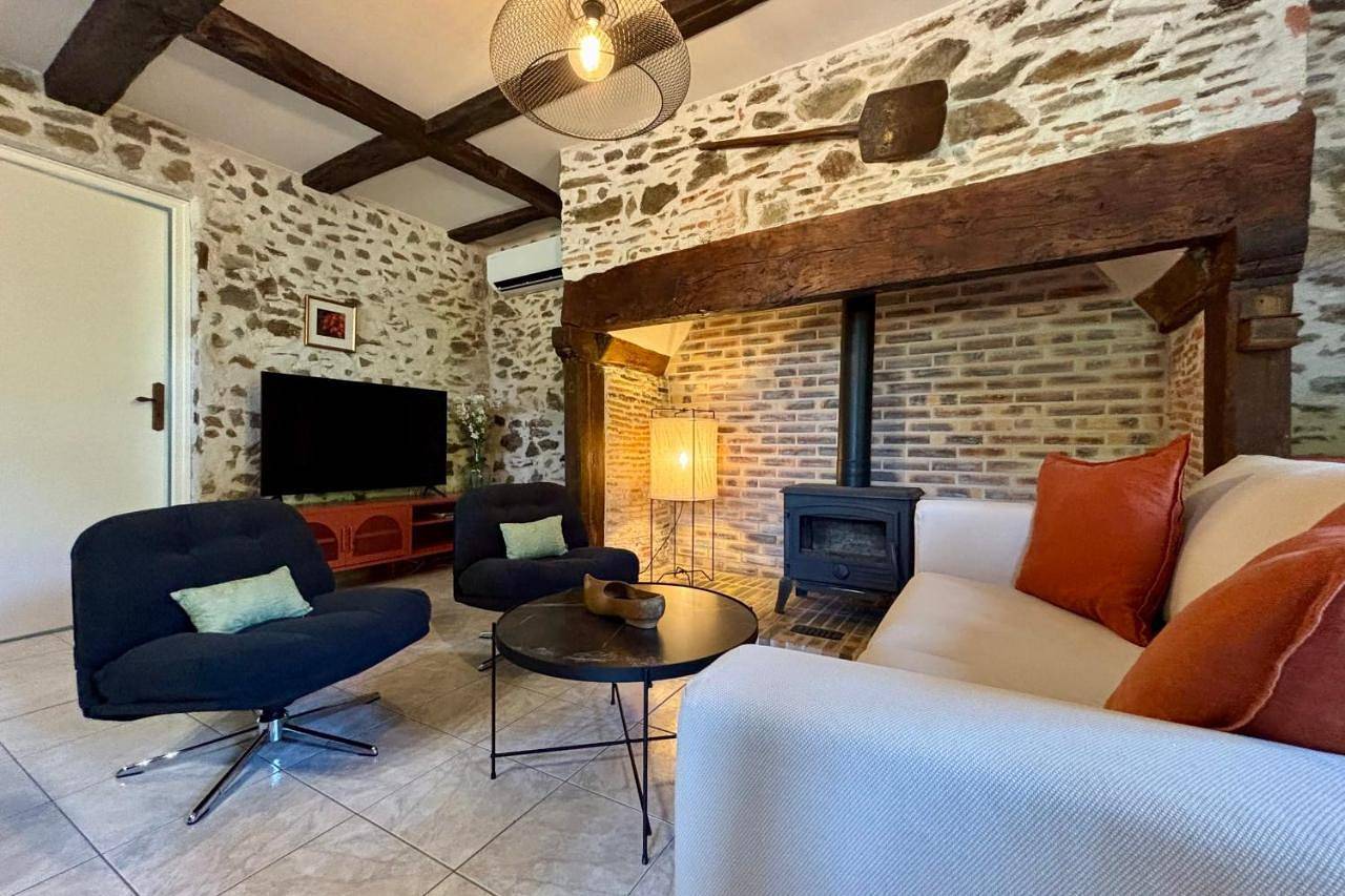 Casa Les Combes - Maison typique climatisé avec jardin in Naves, Région de Tulle