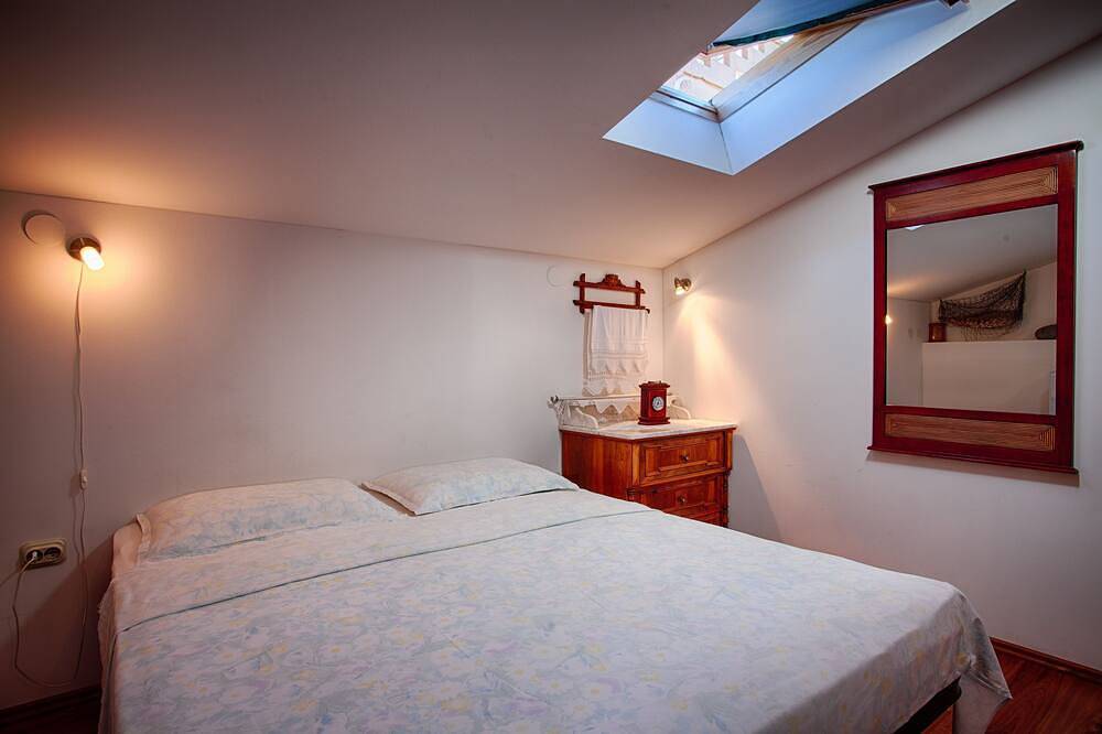 Ganze Wohnung, 1-Zimmer-Ferienwohnung mit Klima Komiza, Vis (A-2450-a) in Komiza, Vis