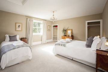Glamping for 5 People in Bath, The Cotswolds, Photo 1