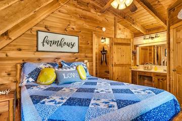 Log Cabin for 8 Guests in Sevierville, Sevier County, Picture 3