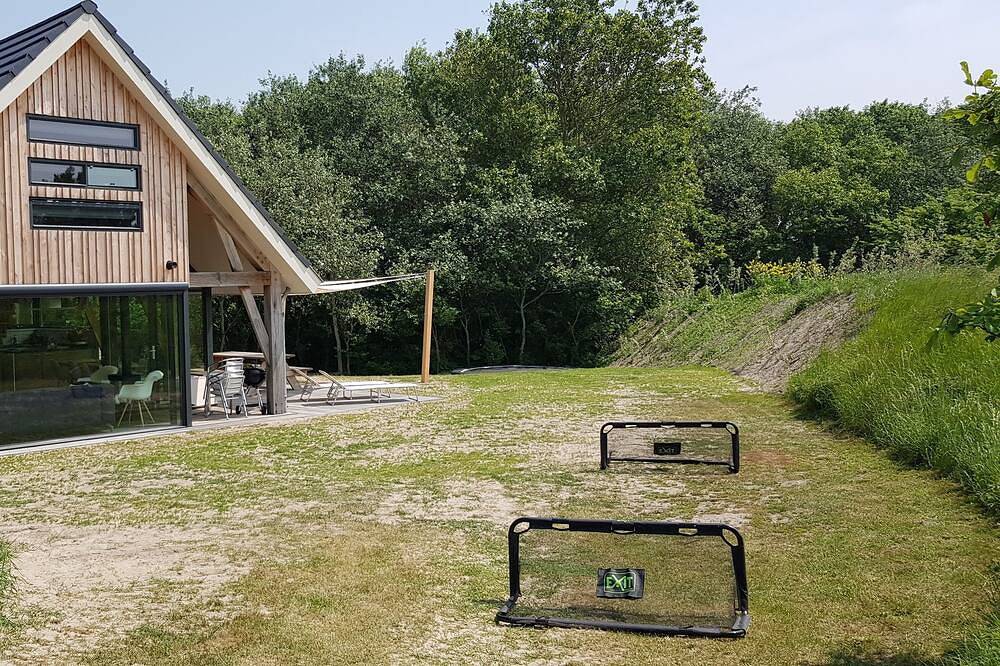 Luxuriöse Villa für 8 Personen mit Sauna direkt am Strand in Ouddorp in Ouddorp, Goeree-Overflakkee