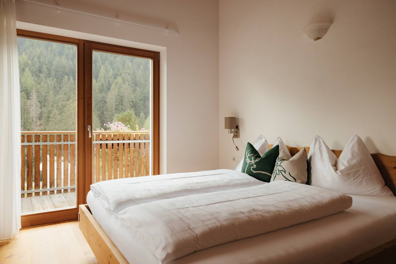 Entire apartment, Newly Opened Penthouse Zirm with Mountain Views, Private Terrace & Wi-Fi in Mühlwald, Ziller valley alps