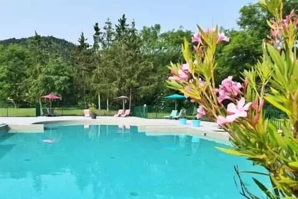 Mobilhome pour 6 Personnes in Ceyrat, Parc naturel régional des Volcans d'Auvergne