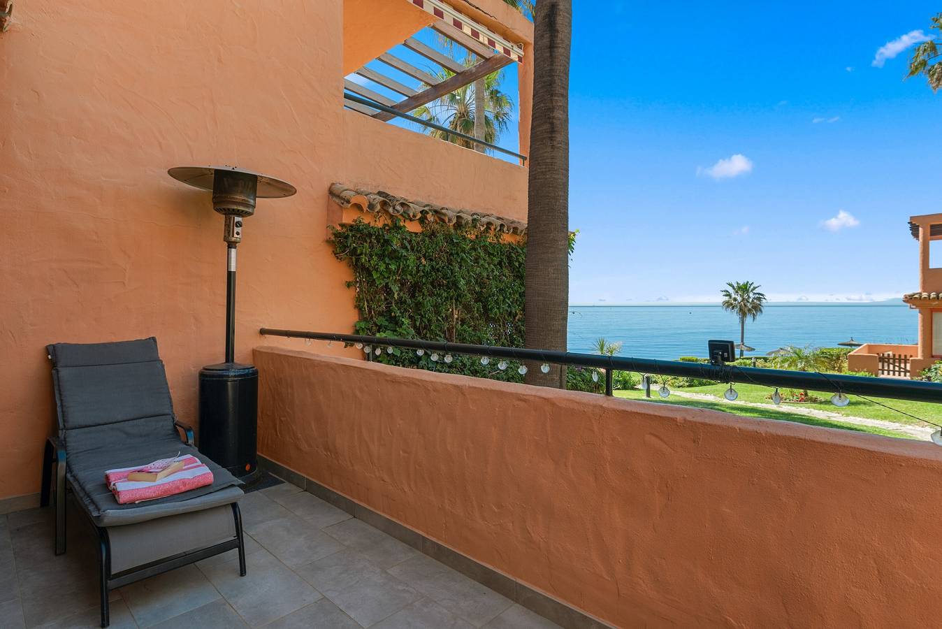 Maison de vacances en bord de mer avec Wi-Fi et climatisation in Buenas Noches, Estepona