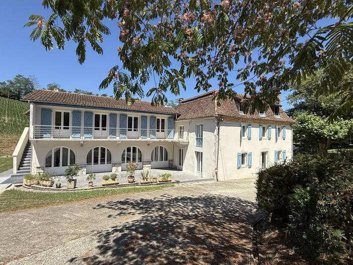 Gîte pour 8 personnes, avec Terrasse ainsi que Jardin et Piscine
