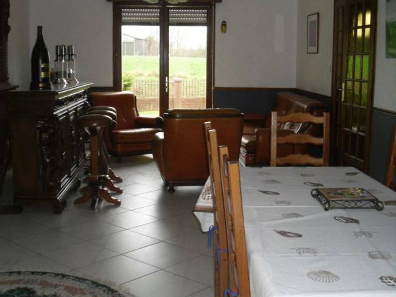 Gîte indépendant avec jardin clos, terrasse et wifi, au centre de Senlis, animaux acceptés in Région de Montreuil