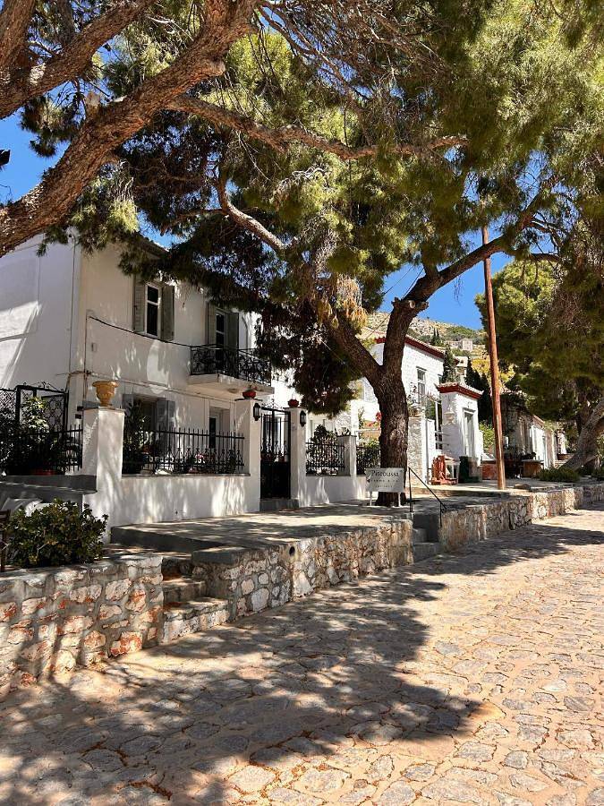 Maison d’hôte pour 2 personnes, avec terrasse ainsi que vue et jardin, animaux acceptés à Hydra