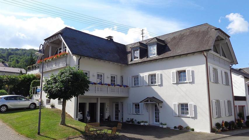 Ferienwohnung für 3 Personen, mit Garten und Terrasse, kinderfreundlich in Burgen (bei Bernkastel-Kues)
