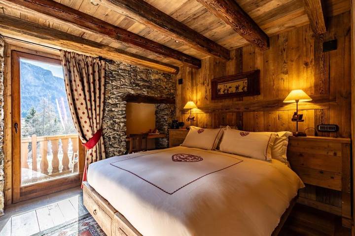 Chambre d’hôte pour 2 personnes, avec jacuzzi ainsi que jardin et sauna à Commune de Brusson