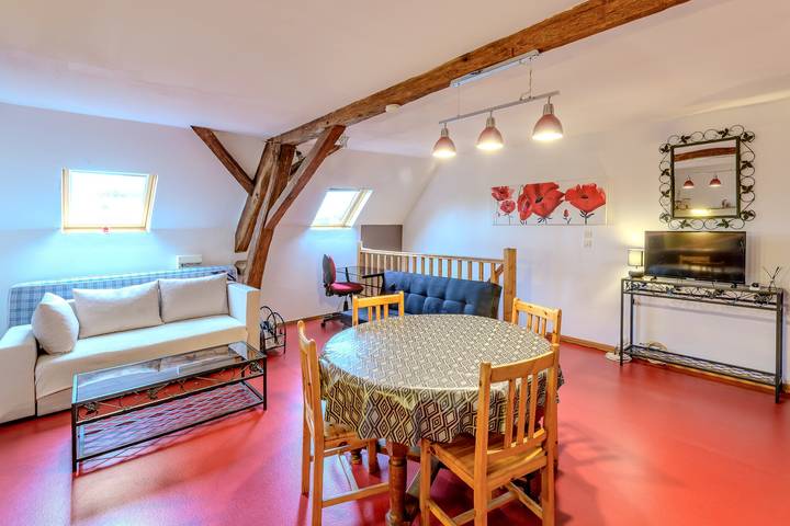 Gîte pour 3 personnes, avec jardin dans Glageon