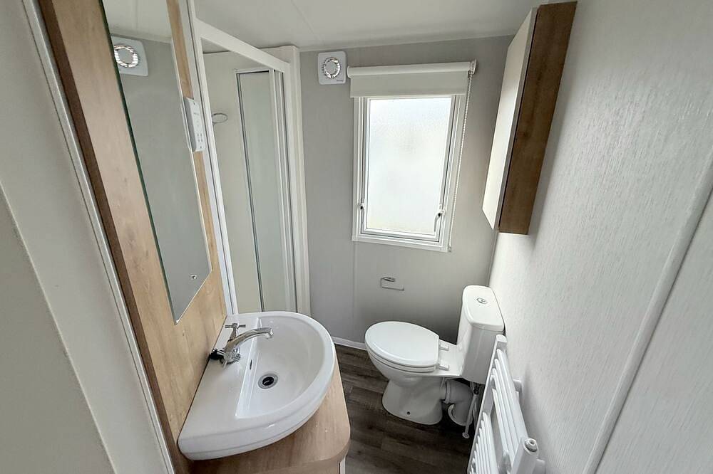 6 Berth Caravan, Seal Bay Resort, Selsey in Selsey, West Sussex