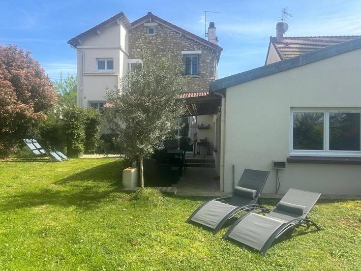 Maison d’hôte pour 3 personnes, avec jardin ainsi que vue et terrasse