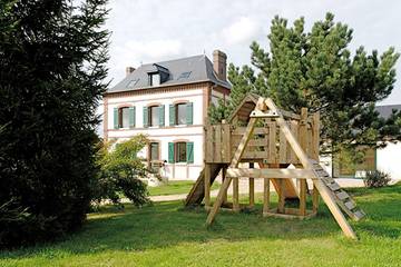 Gîte pour 12 personnes, avec terrasse et jardin à Quevillon