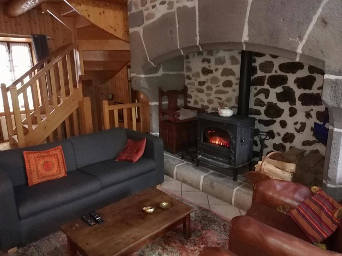 Maison typique pleine de charme Peyrusse Cantal in Peyrusse (homonymie), Parc naturel régional des Volcans d'Auvergne
