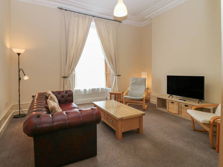 Last minute apartment for 2 people, with Garden in Aberdeen