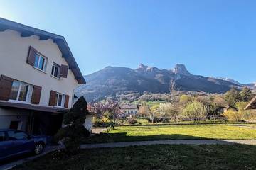 Gîte pour 5 personnes, avec piscine et sauna ainsi que jacuzzi et jardin à Saint Ferréol