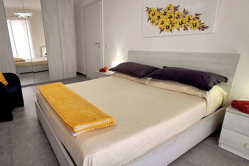 Entire apartment, Controluce Casa Vacanze con Parcheggio Gratuito in Bracciano, Lake Bracciano