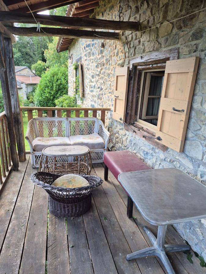 Location de vacances pour 10 personnes, avec terrasse ainsi que vue et jardin à Vernay - 2