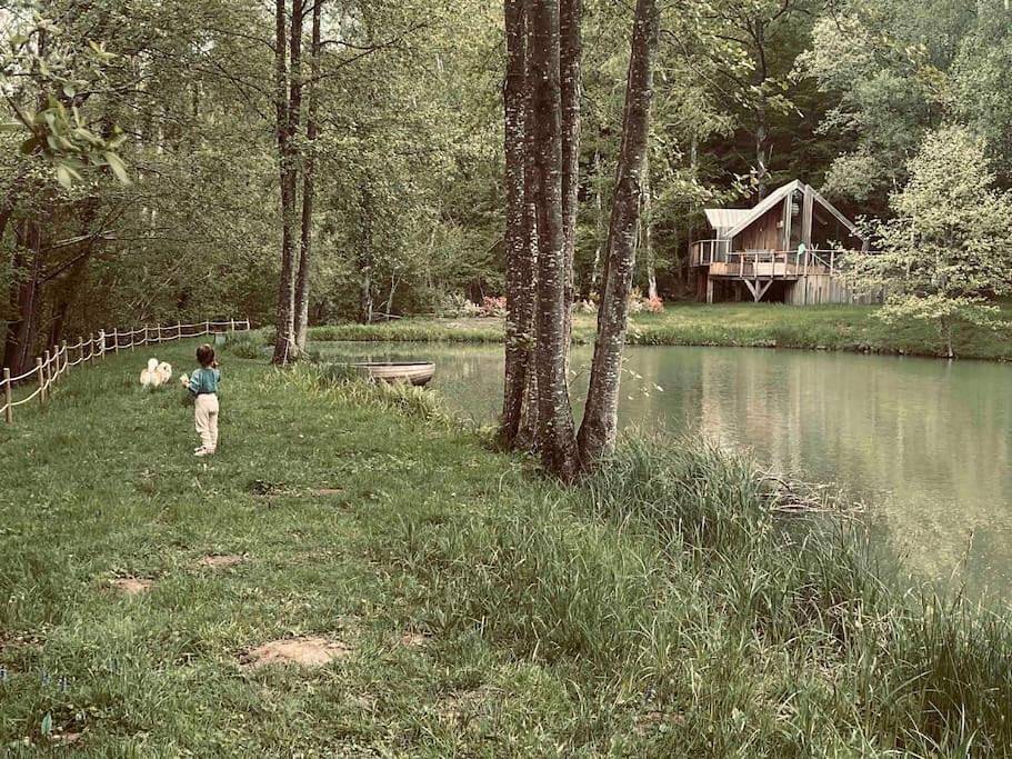 Casa Slow avec sa piscine chauffée au bord du lac in Tourouvre, Parc naturel régional du Perche