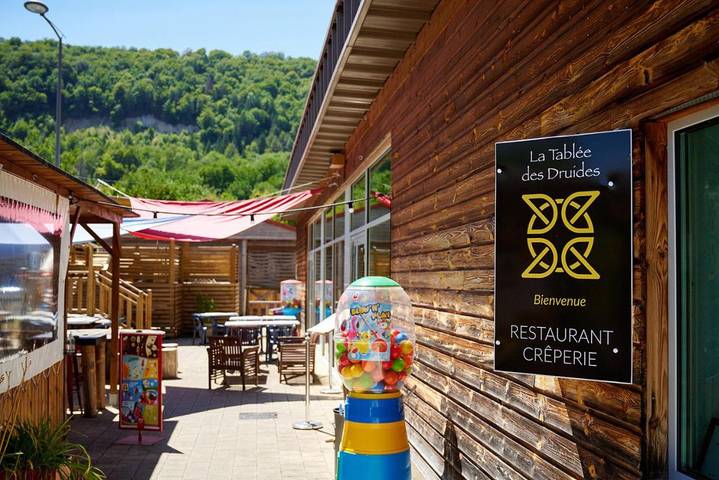 Tente pour 6 personnes, avec bassin pour enfant ainsi que jardin et vue, animaux acceptés dans le Doubs - 3