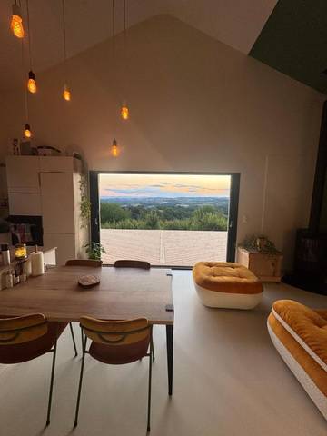 Gîte pour 4 personnes, avec piscine et vue ainsi que terrasse et jardin à Saint-Lattier