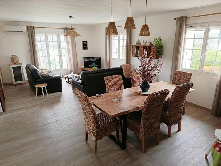 Location de vacances pour 8 personnes, avec jardin et vue, animaux acceptés à Montbrison-sur-Lez