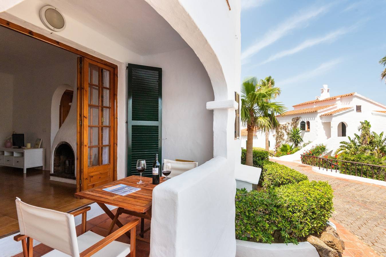 Apartamento entero, Apartamento 'Vistafaro' con vistas al mar, piscina compartida y Wi-Fi in Playa de Fornells, Es Mercadal
