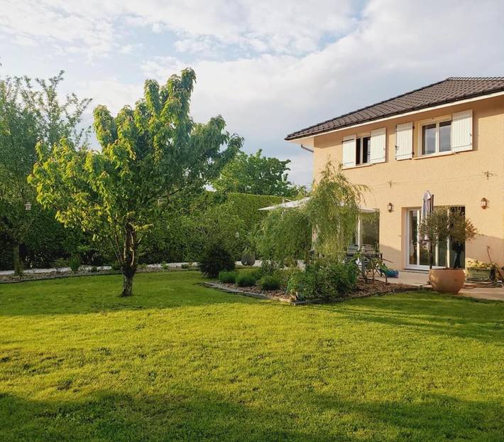 Location de vacances pour 10 personnes, avec jardin ainsi que bassin pour enfant et piscine dans Épagny-Metz-Tessy
