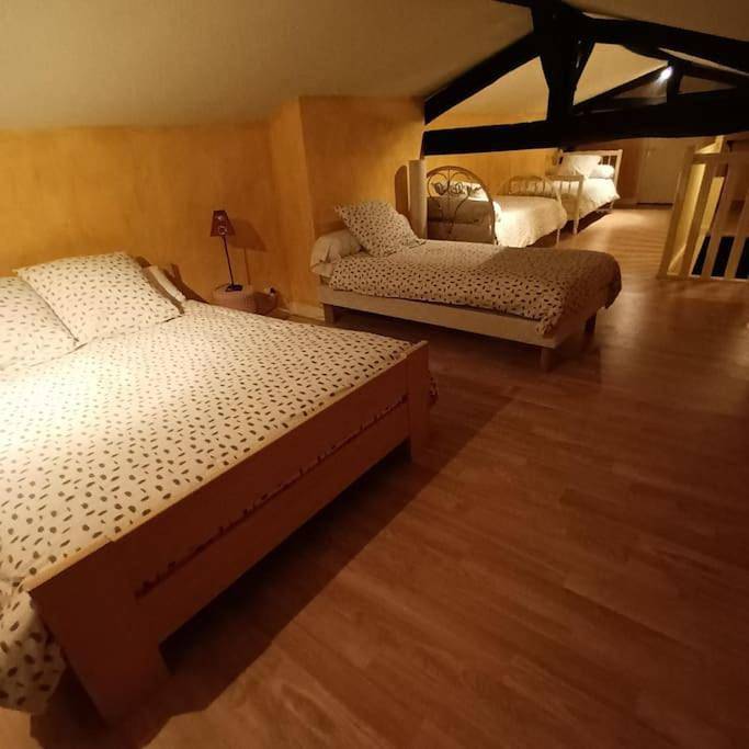 Three-Bedroom House in Oradour-sur-Glane, Région de Rochechouart