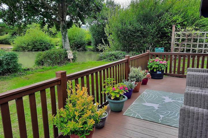 Lodge for 4 people, with garden and pool as well as hot tub - 1
