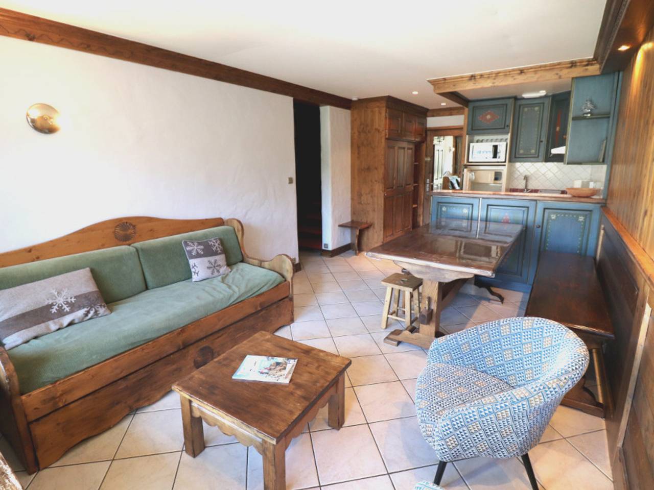Entire apartment, Comfortable Duplex Near Slopes and Shops | Balcony | Sleeps 8 in Tignes, Massif de la Vanoise