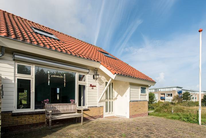 Vakantiehuis voor 6 personen, with Balkon/Terras and Terras as well as Tuin in Nes