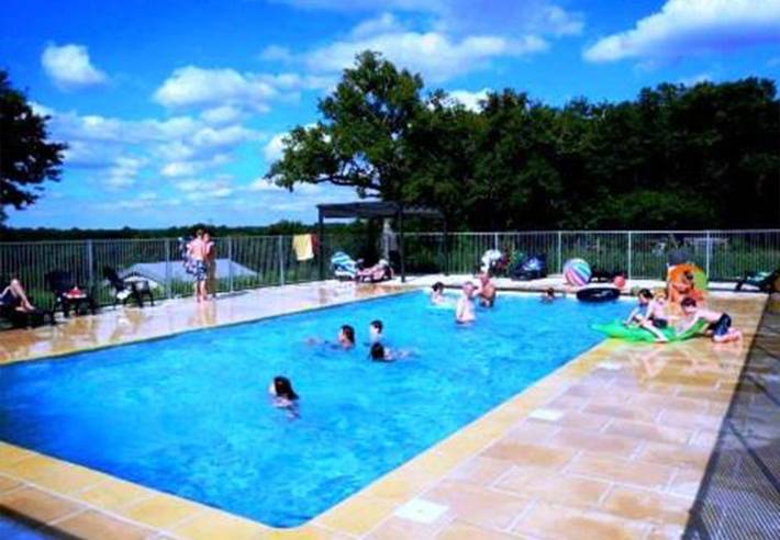 Location de vacances pour 6 personnes, avec jardin et piscine à Lignac - 4