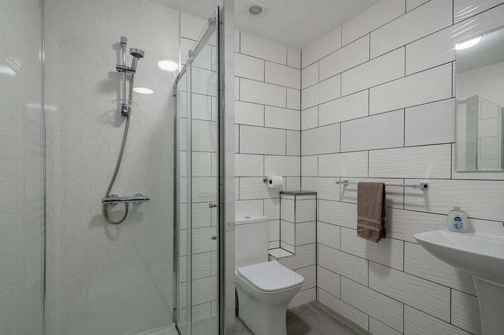 4 Bed in Alexandria in Loch Lomond, West Dunbartonshire