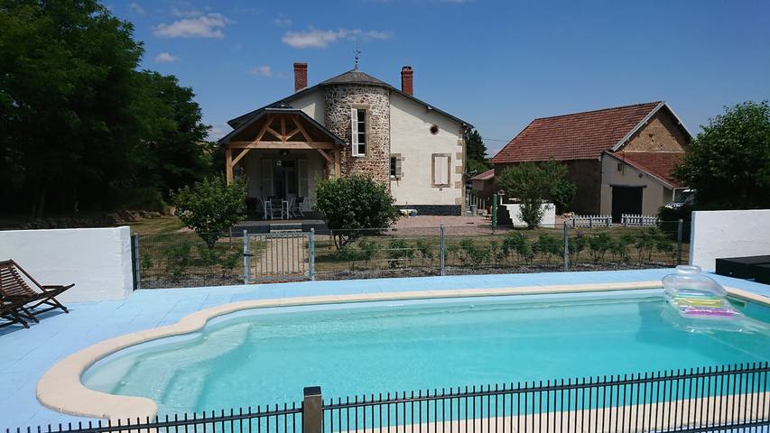 Gîte pour 6 personnes, avec piscine, animaux acceptés dans Barnay