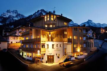 Hôtel pour 2 personnes, avec sauna ainsi que jacuzzi et balcon à Arabba