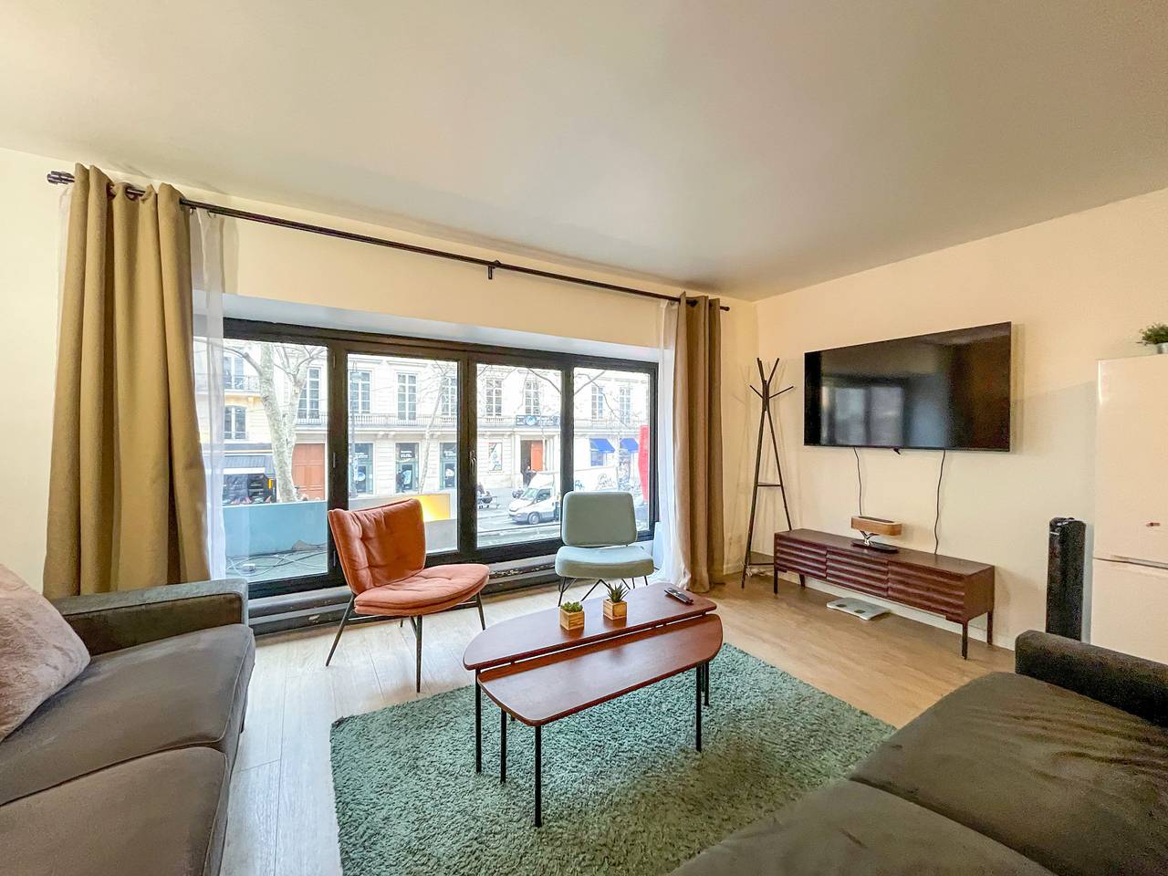 Appartement entier, Urban Flat 194 - Spacious 3 Bedroom Montmartre in Paris, Île de France