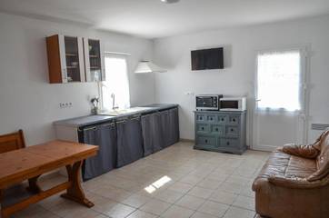 Gîte pour 4 personnes, avec jardin à Surville