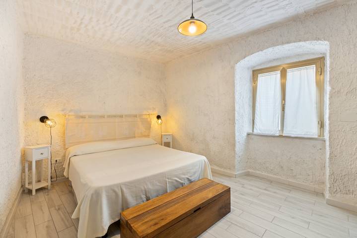 Appartamento intero, Appartamento nel centro storico "Casa Rocca" con vista sul castello dal terrazzo in Bosa, Planargia