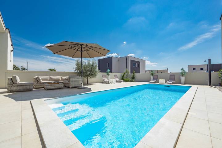 Villa für 4 Personen, mit Balkon und Pool sowie Garten in Vodnjan