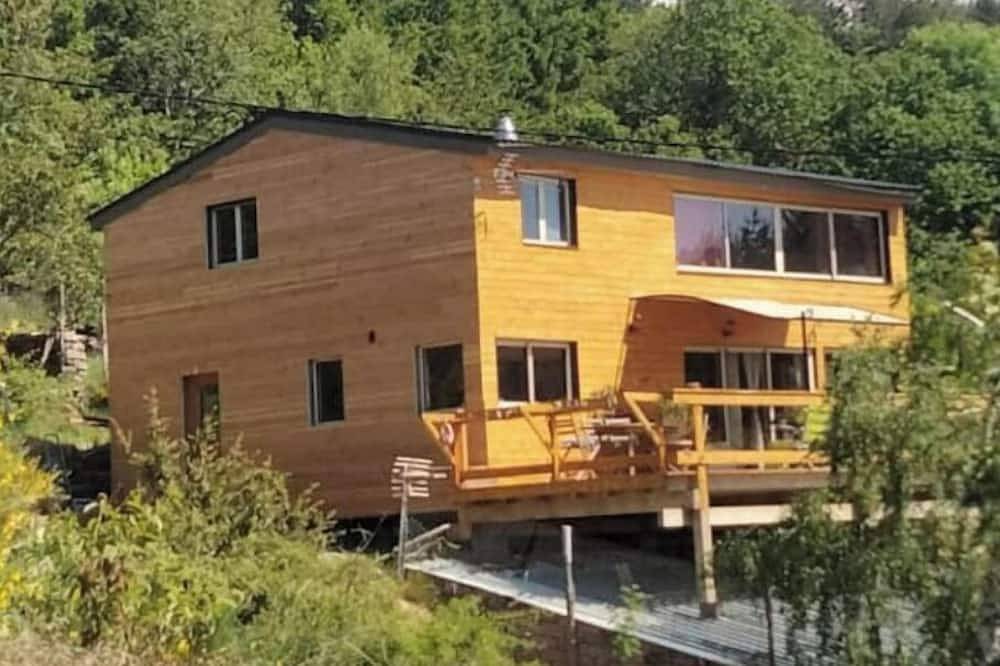 Maison bois en pleine nature in Malarce-sur-la-Thines, Parc naturel régional des Monts d'Ardèche
