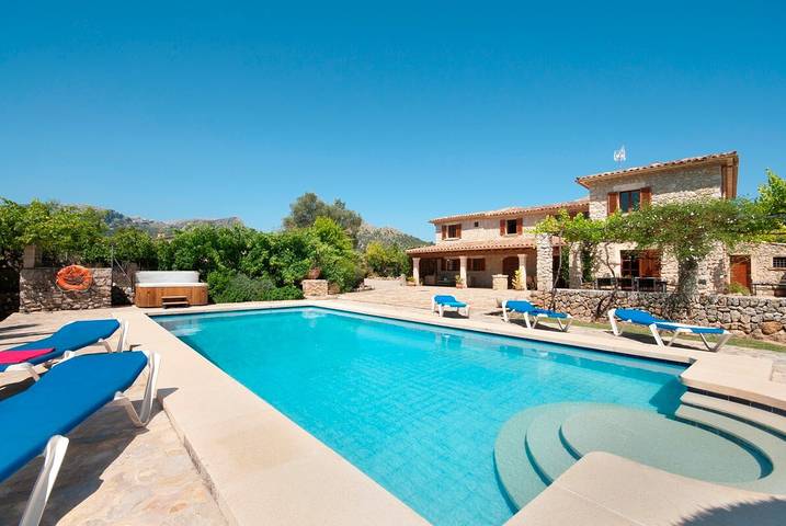 Ferienhaus für 10 Personen, mit Whirlpool und Garten in Pollença