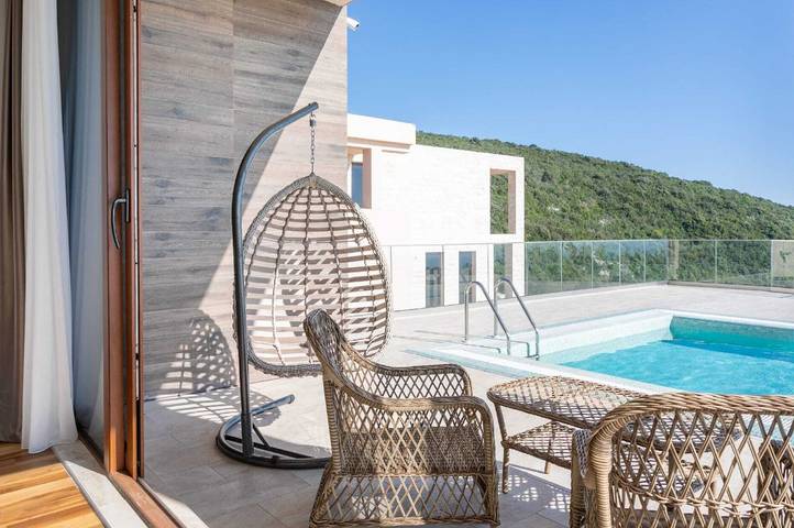 Villa für 10 Personen, mit Pool und Sauna sowie Garten in Montenegro - 2