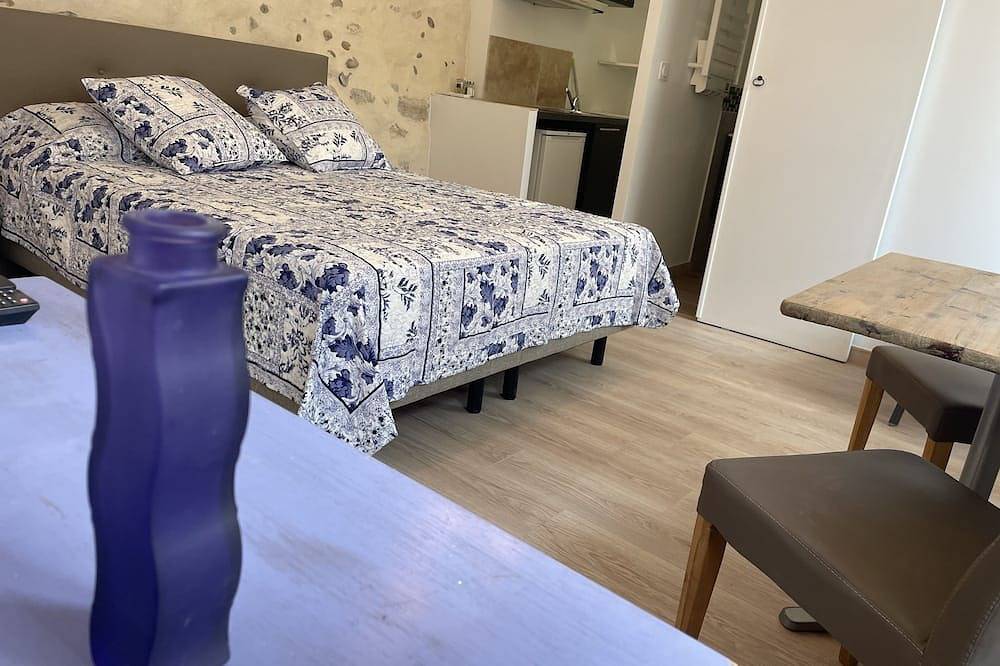 Appartement entier, Studio plein centre in Eyragues, Région d'Arles