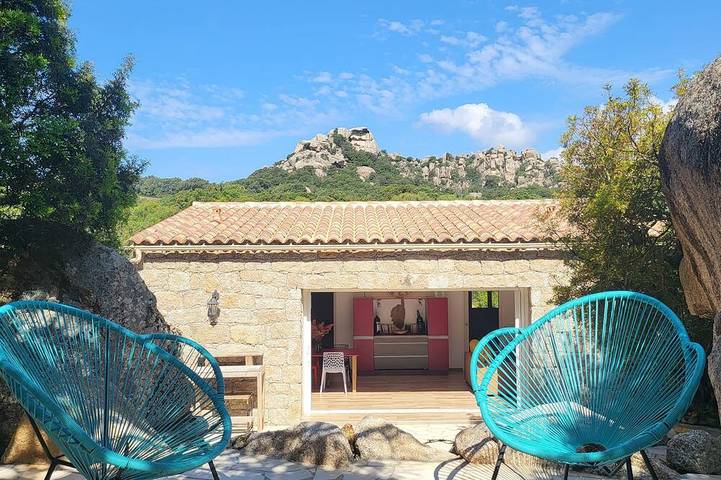 Villa pour 6 personnes, avec jardin et terrasse ainsi que jacuzzi et piscine, animaux acceptés à Pianottoli-Caldarello