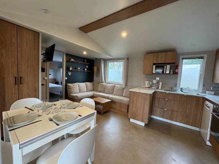 Camping pour 6 personnes, avec jacuzzi ainsi que jardin et piscine dans Claouey