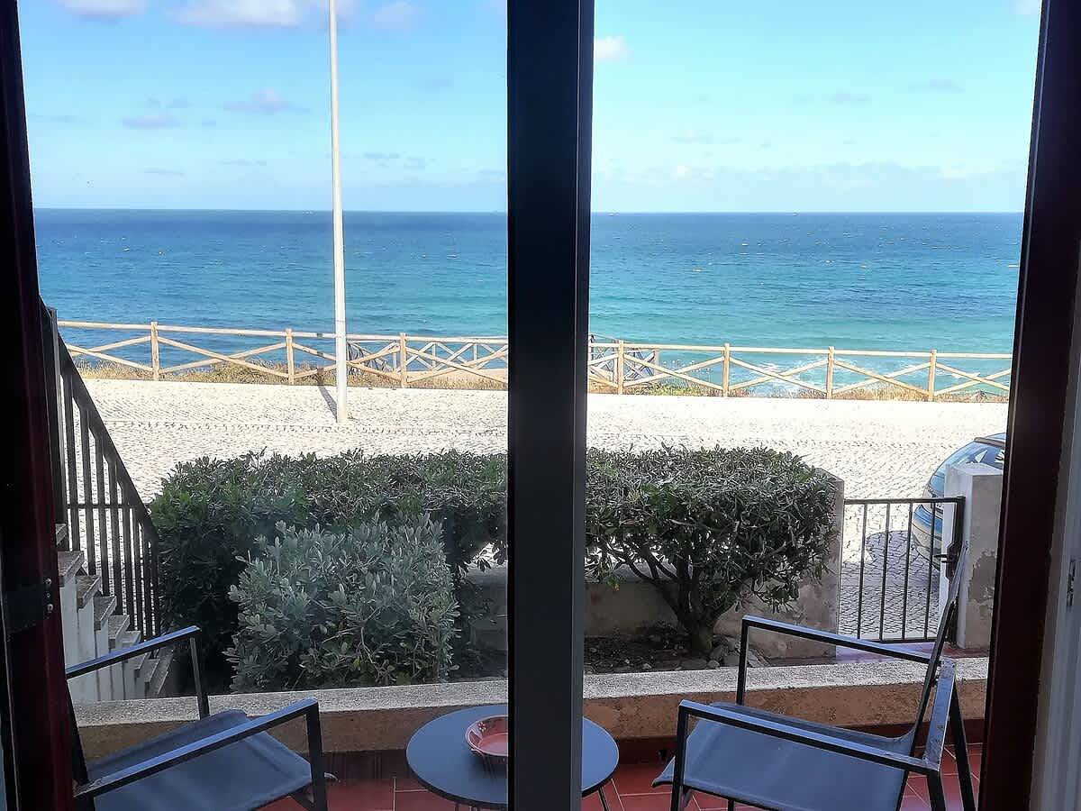 Apartamento inteiro, Apartamento de férias para 4 pessoas com varanda/terraço in Praia da Areia Branca, Lourinhã