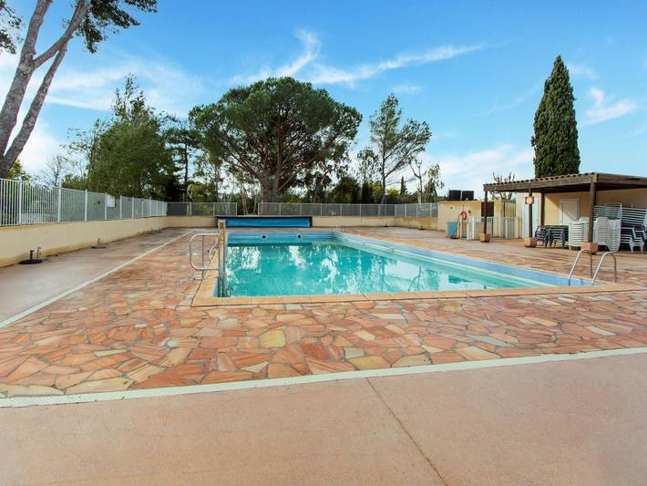 Camping pour 6 personnes, avec Terrasse ainsi que Jardin et Piscine à La Londe-les-Maures - 2