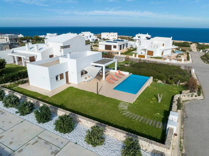 Location de vacances pour 3 personnes, avec terrasse ainsi que vue et piscine à Cala Morell - 3