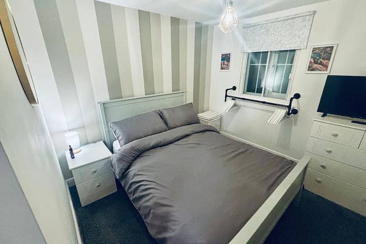 Ganze Wohnung, Modern one bed apartment next to mirfield train station free parking and Wifi in Westliches Yorkshire